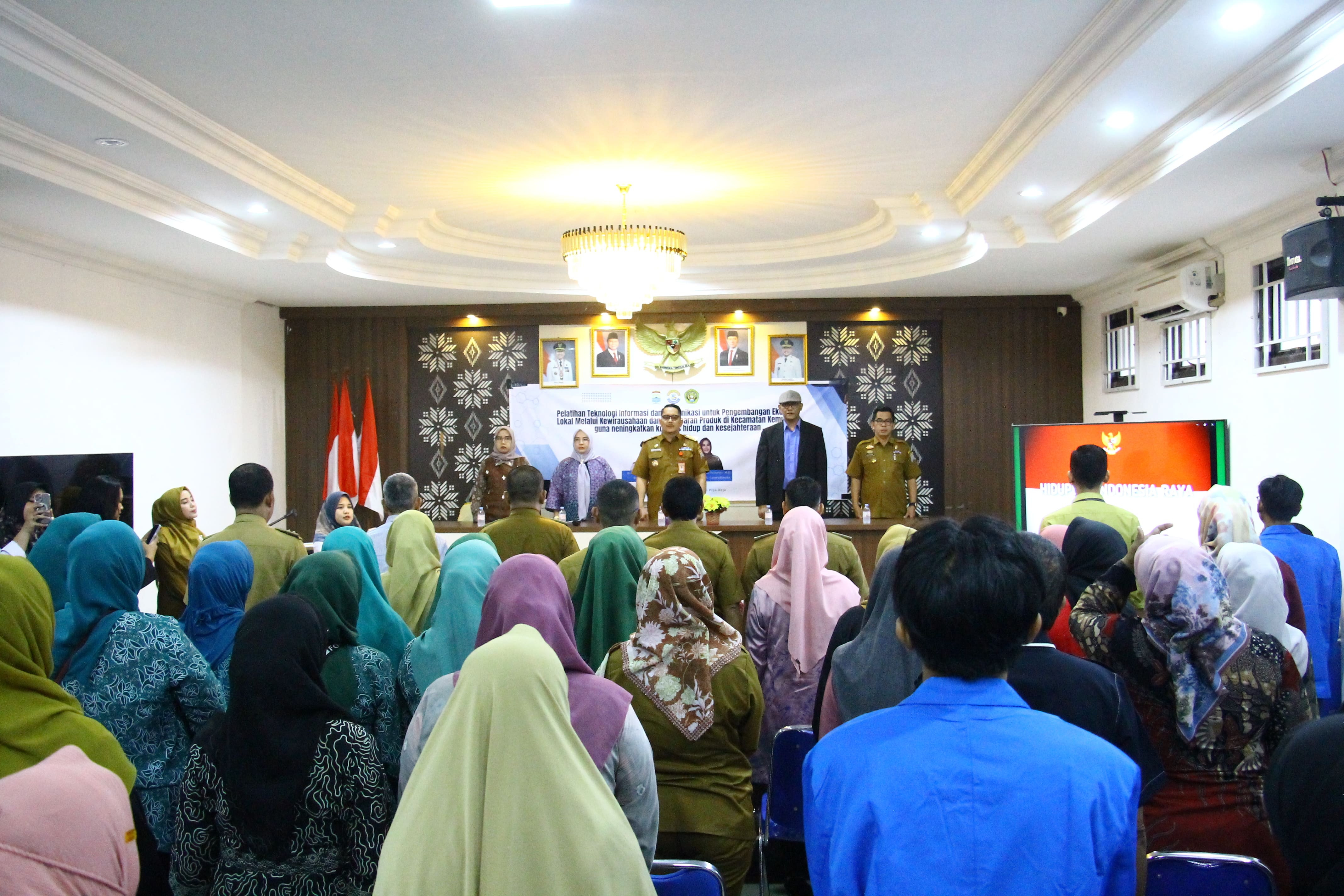 Pelatihan Teknologi Informasi Dan Komunikasi Untuk Pengembangan Ekonomi di Kecamatan Kemuning